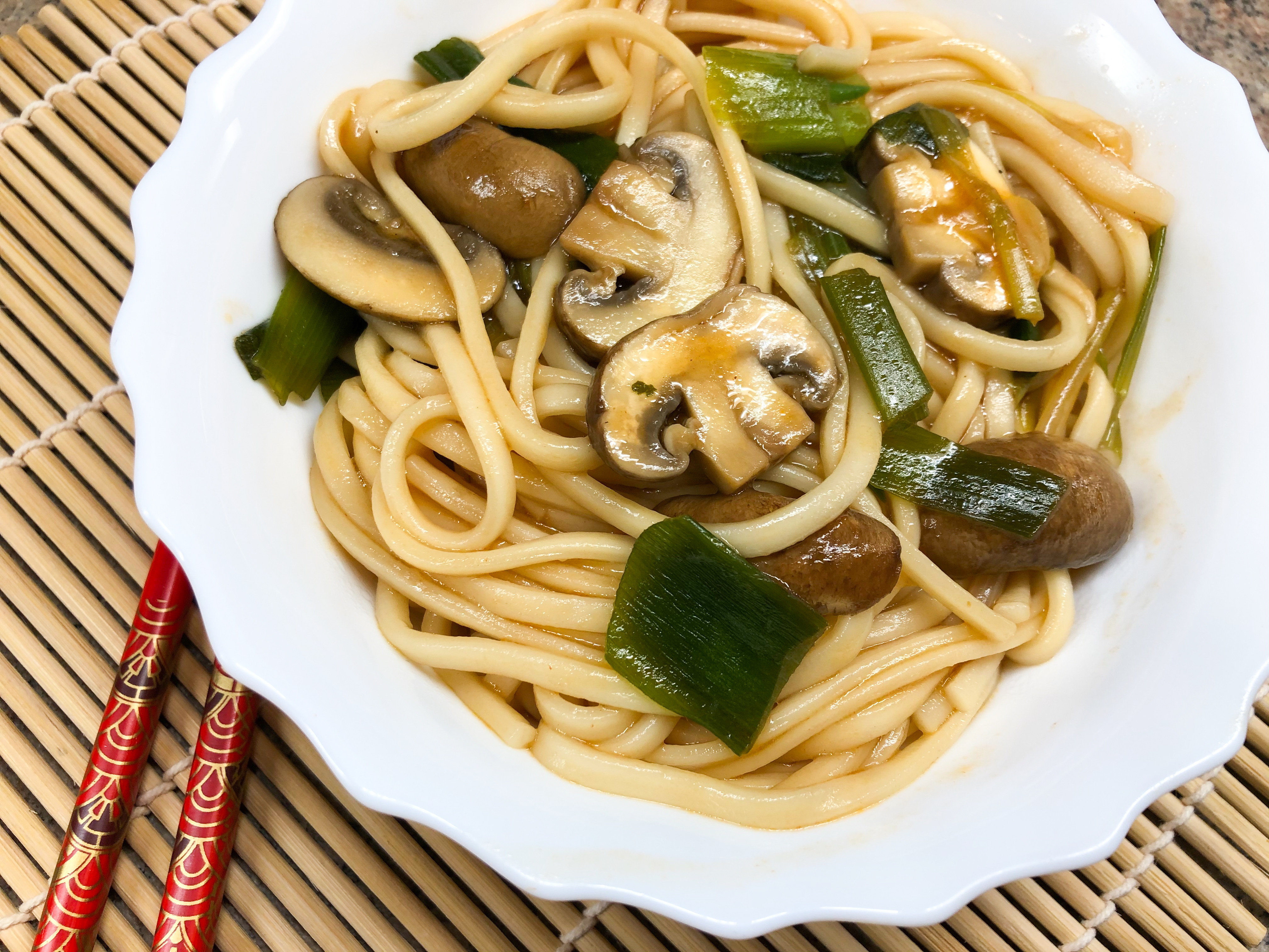 Yaki Udon Nudeln mit Pilzen