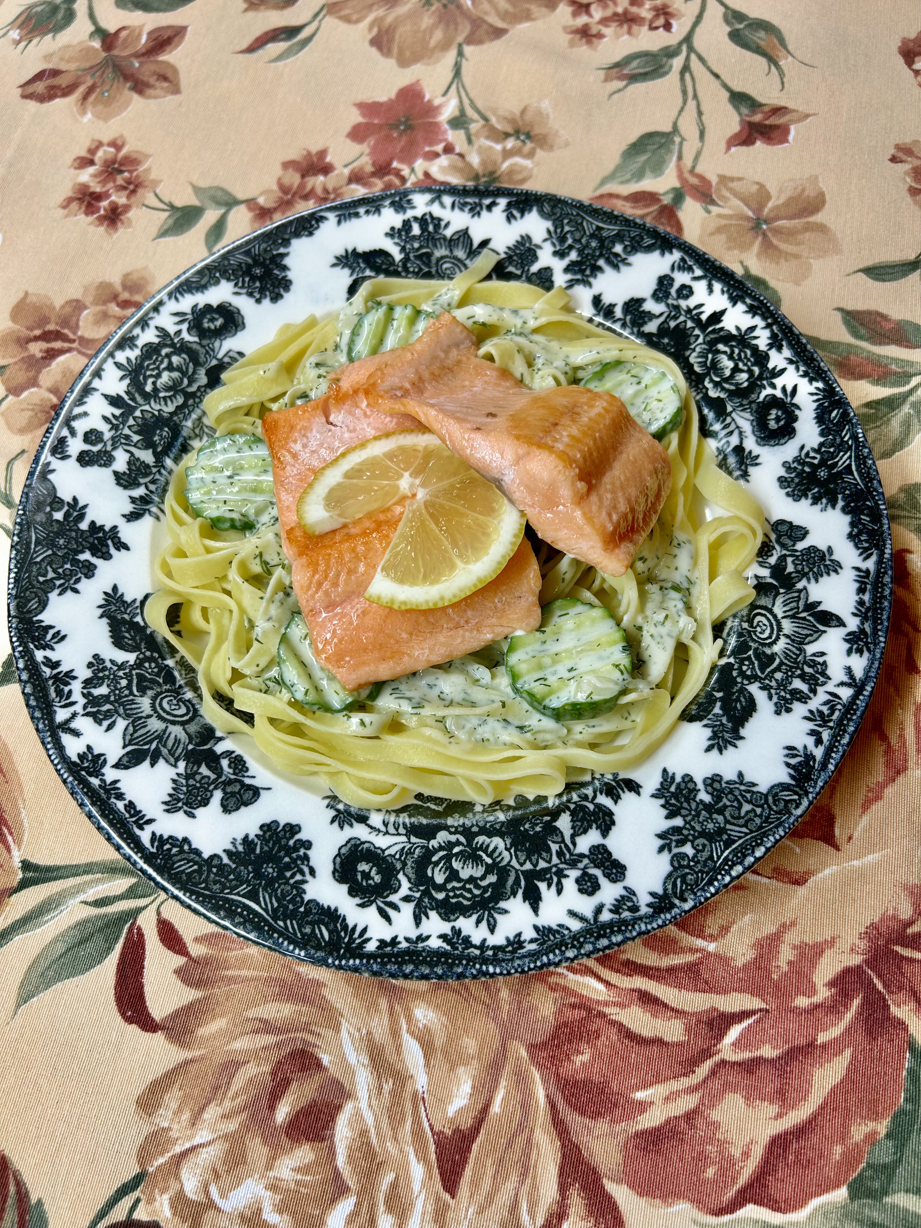 Lachsforellenfilet mit Gurkensauce