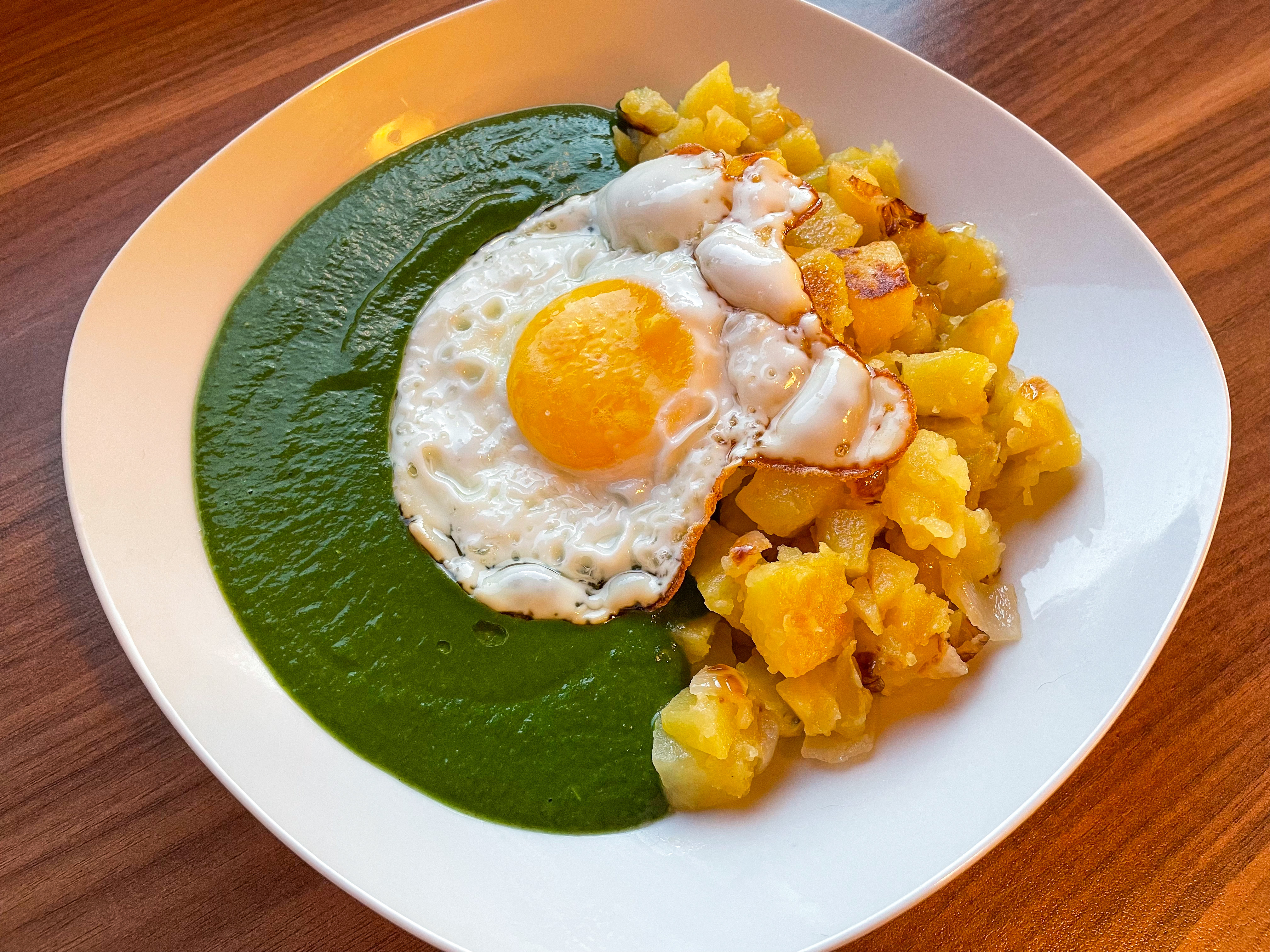 Cremespinat mit Erdäpfelschmarrn